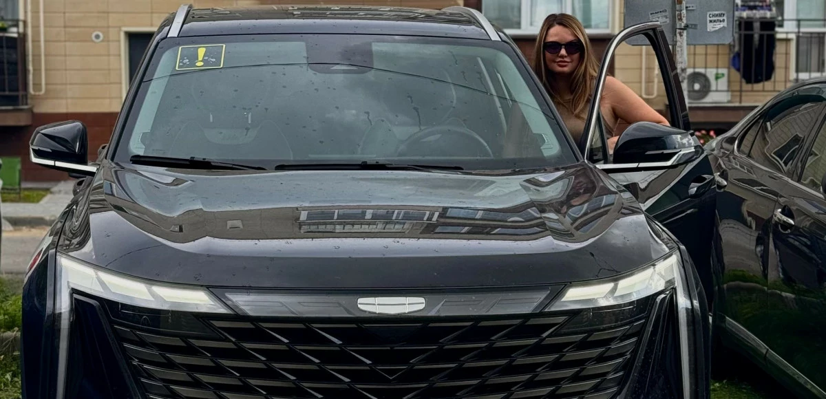 «Такие козырьки были на советских автобусах»:   отзыв владелицы Geely Atlas спустя полтора года эксплуатации