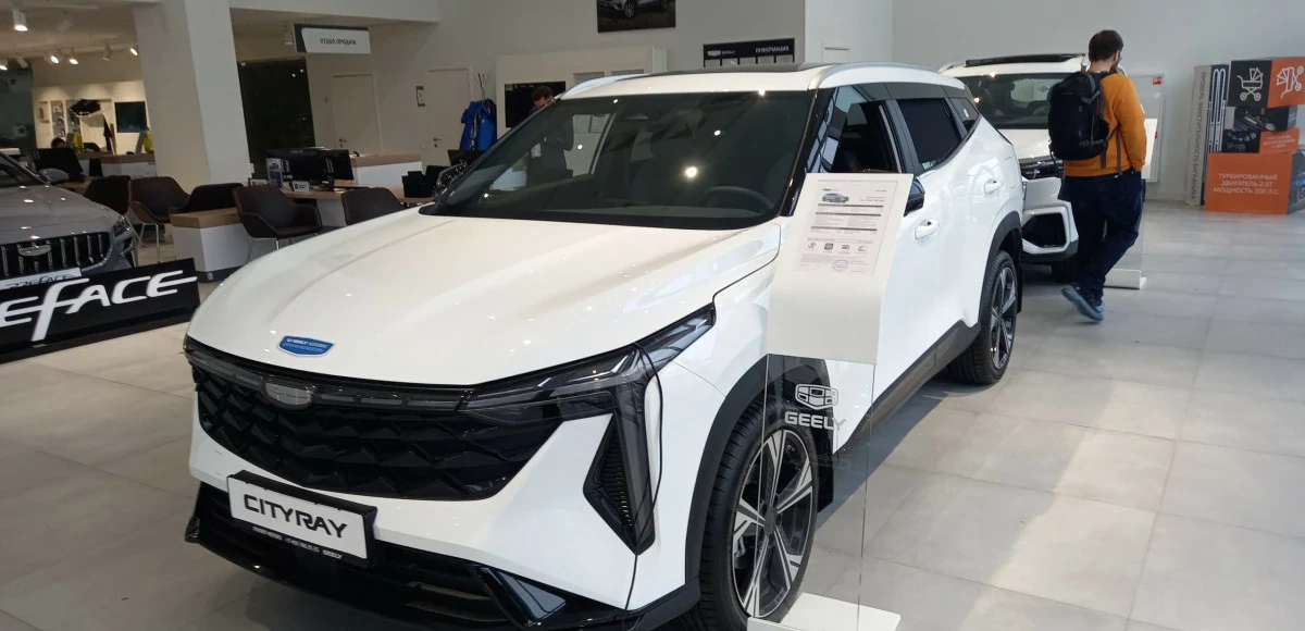 Дилеры предпочитают Geely, Knewstar и Chery:   салонов каких автомобильных марок больше всего в Петербурге