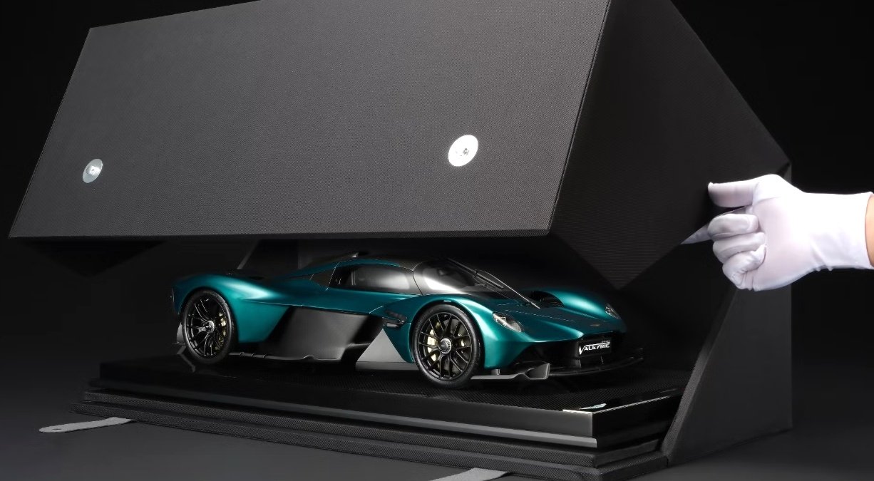 Представлена масштабная копия Aston Martin Valkyrie