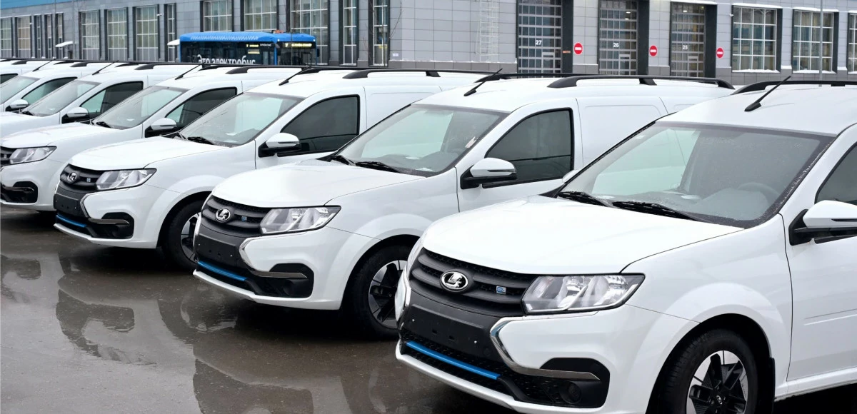 АВТОВАЗ начал поставки Lada e-Largus:   первые электромобили получил «Мосгортранс»