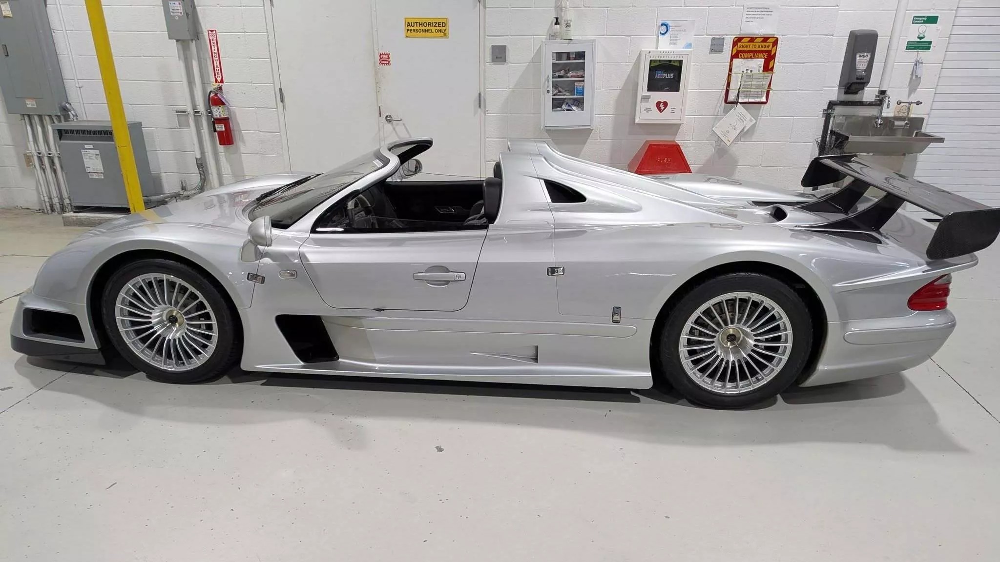 В США арестовали Mercedes-Benz CLK-GTR