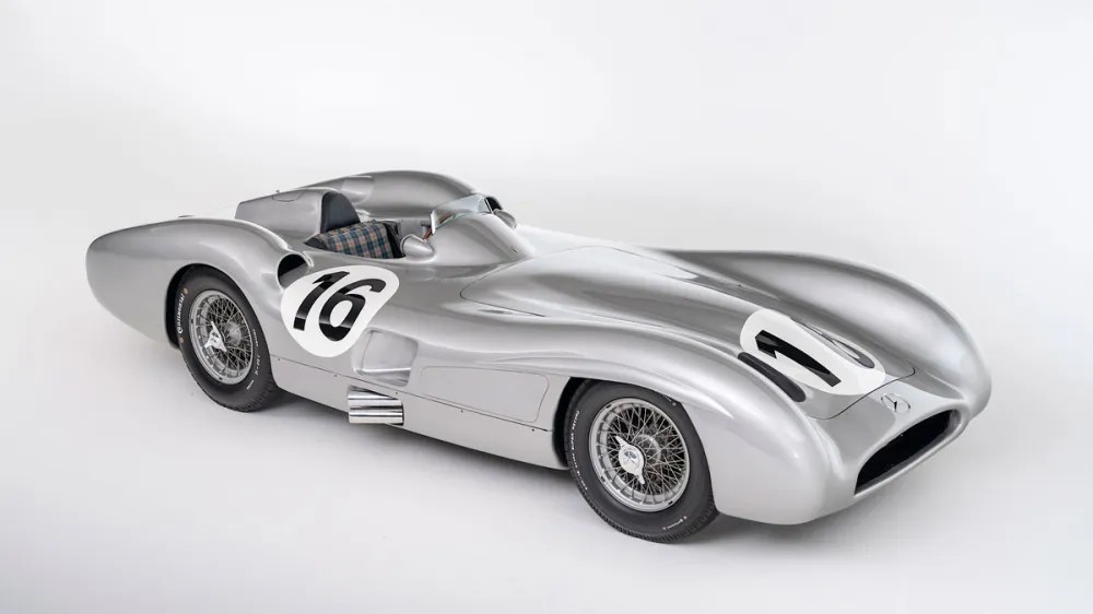 RM Sotheby`s продал машин на миллиард долларов